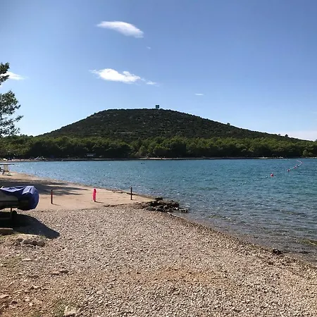 Pina Luca 4-6 Pers Tisno