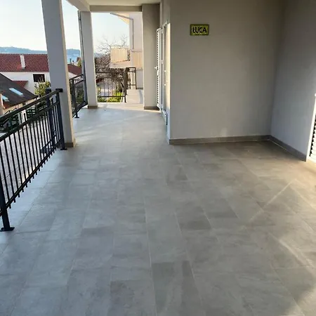 Pina Luca 4-6 Pers * Tisno