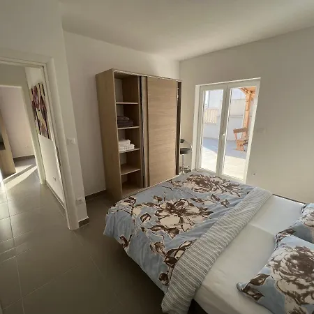 Pina Luca 4-6 Pers Apartamento *