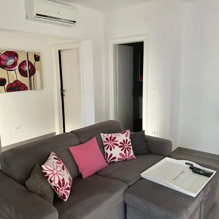 Pina Luca 4-6 Pers Tisno