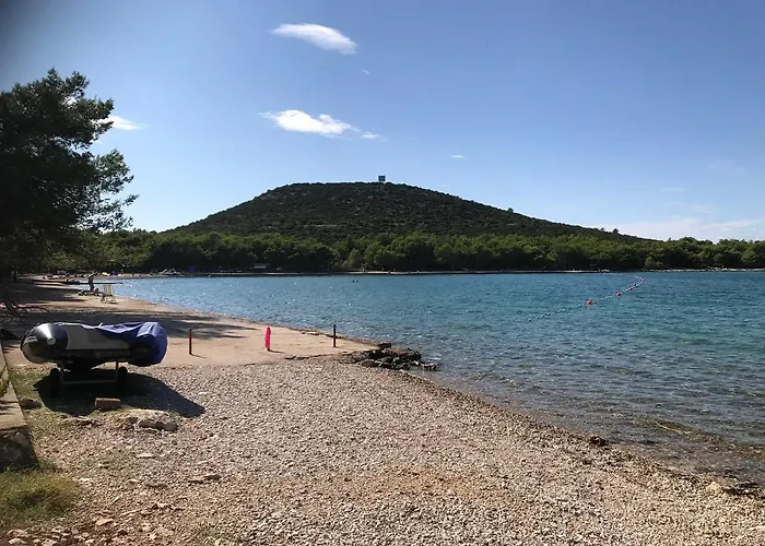 Pina Luca 4-6 Pers Tisno