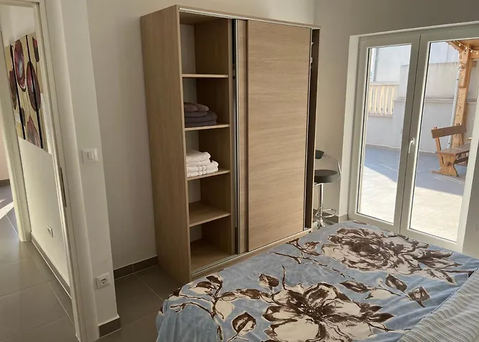 Apartman Pina Luca 4-6 Pers *