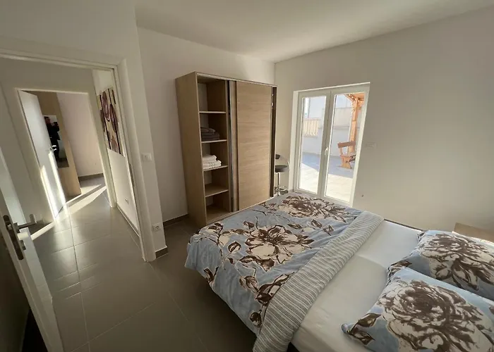 Pina Luca 4-6 Pers Apartman *