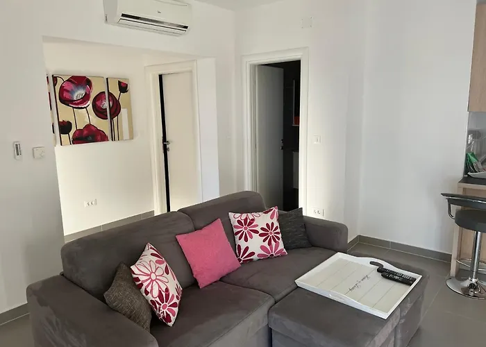 Pina Luca 4-6 Pers Tisno