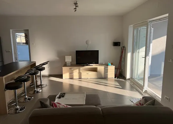 Apartman Pina Luca 4-6 Pers Tisno